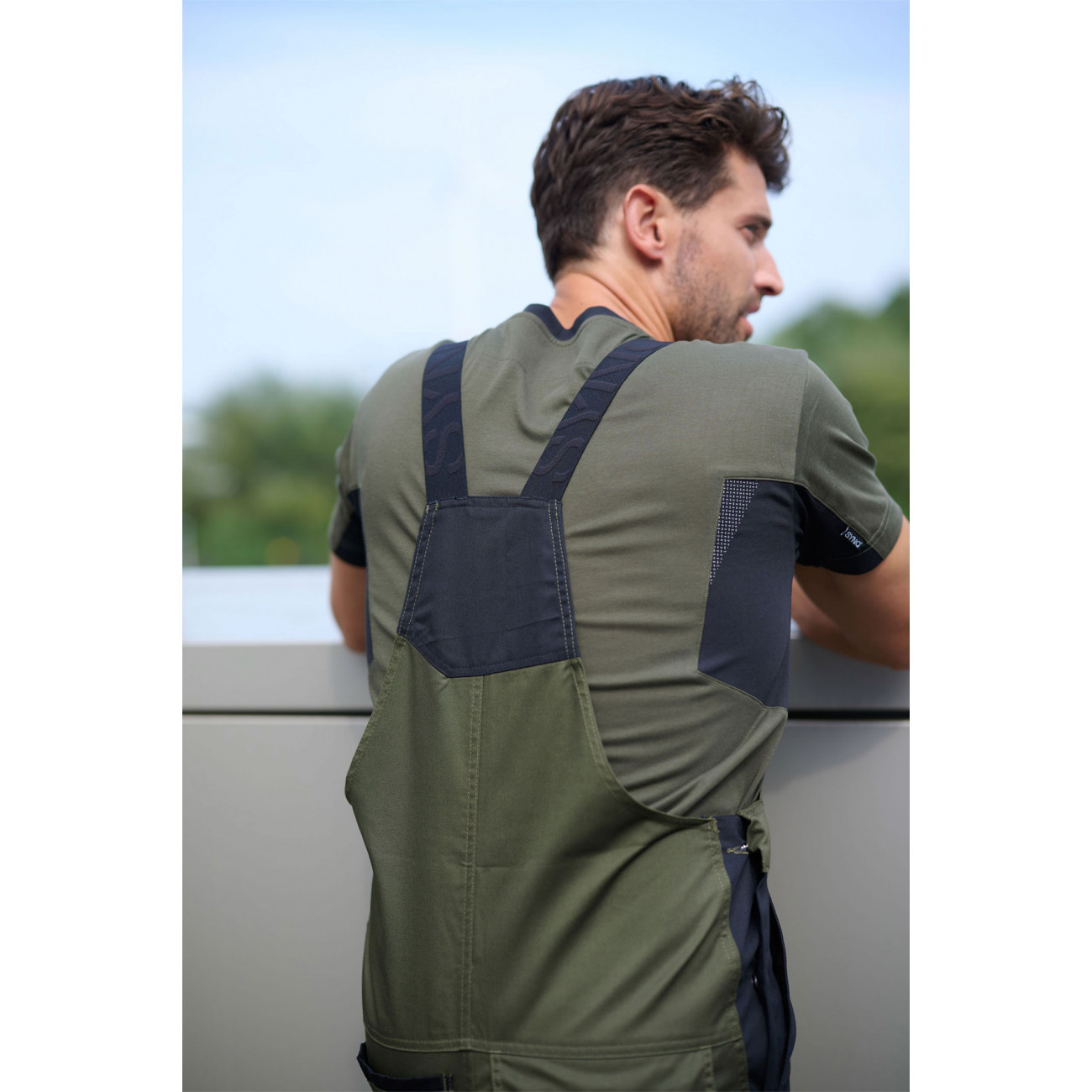 Cotte à Bretelles Bullseye - Résistance et Confort pour les Professionnels Cotte à Bretelles Bullseye - Résistance et Confort pour les Professionnels