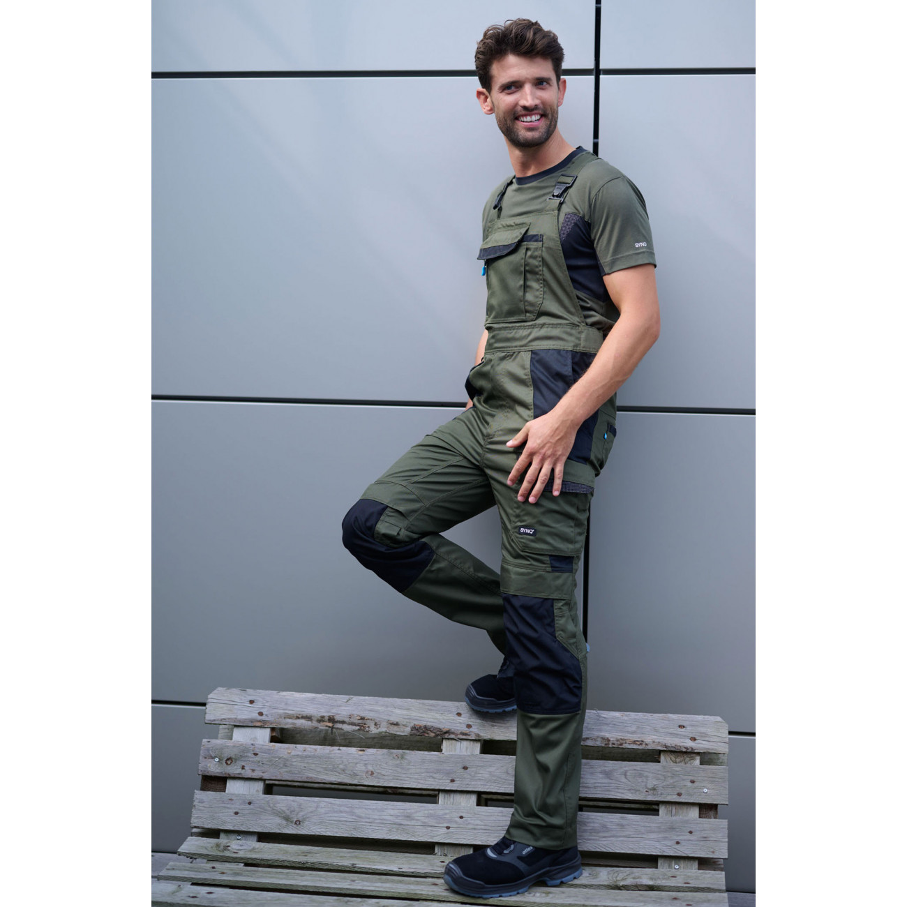 Cotte à Bretelles Bullseye - Résistance et Confort pour les Professionnels Cotte à Bretelles Bullseye - Résistance et Confort pour les Professionnels