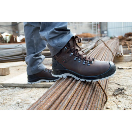 Chaussures de sécurité hautes cuir, légères et robustes
